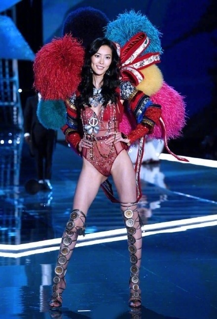 2017上海维密秀高清超模走秀大图