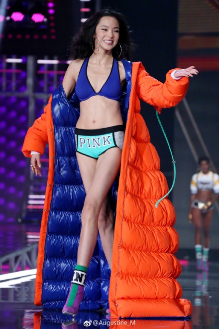 2017上海维密秀雎晓雯走秀现场高清照