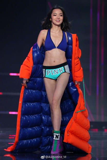 2017上海维密秀雎晓雯走秀现场高清照