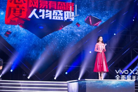 李沁粉色连衣裙优雅舒心唯美写真