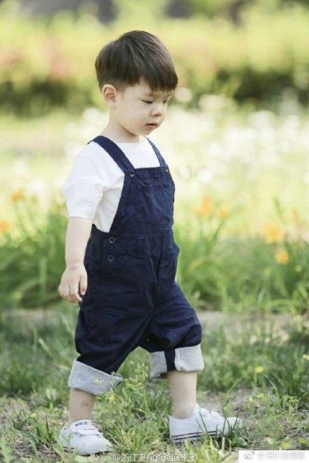 嗯哼大王可爱萌照写真