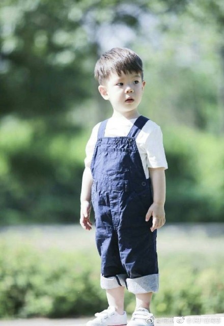 嗯哼大王可爱萌照写真