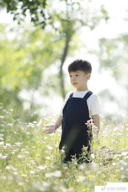 嗯哼大王可爱萌照写真