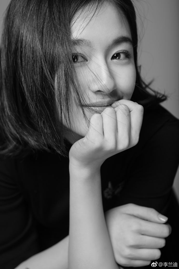 你好旧时光女主李兰迪黑白时尚写真大片