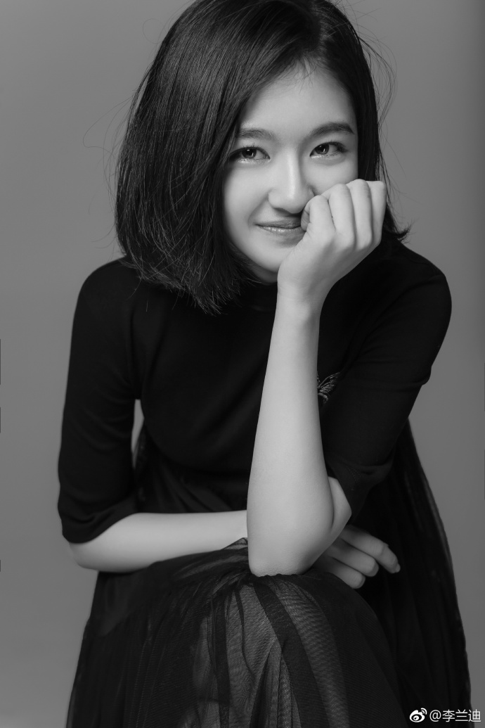 你好旧时光女主李兰迪黑白时尚写真大片