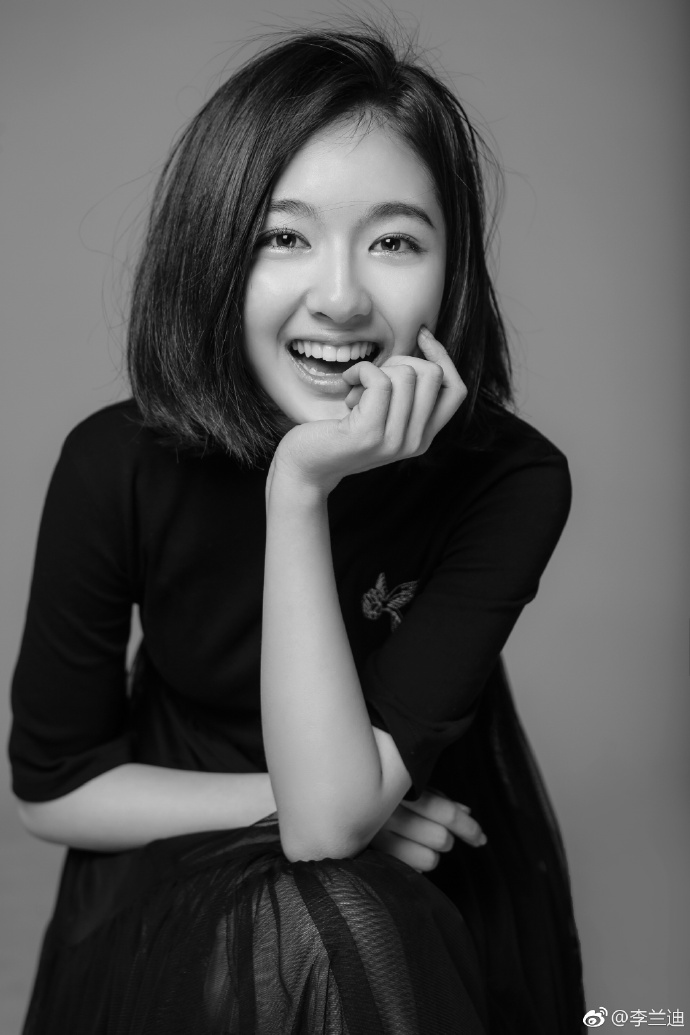 你好旧时光女主李兰迪黑白时尚写真大片