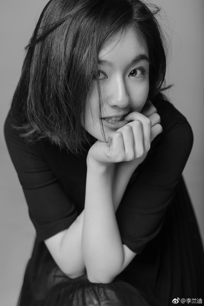 你好旧时光女主李兰迪黑白时尚写真大片