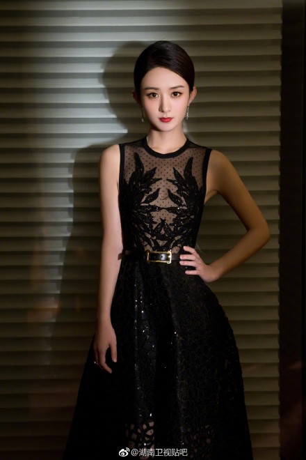 2017腾讯星光大赏赵丽颖冻哭照片