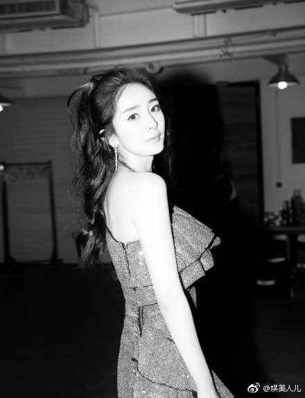 杨幂腾讯星光大赏2017养眼美照写真