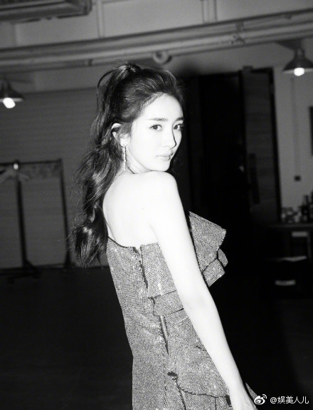 杨幂腾讯星光大赏2017养眼美照写真