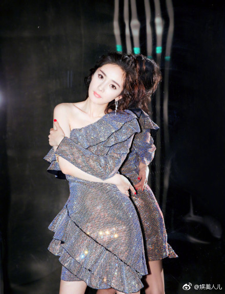 杨幂腾讯星光大赏2017养眼美照写真