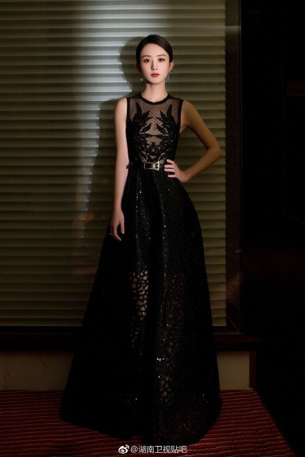 2017腾讯星光大赏赵丽颖冻哭照片