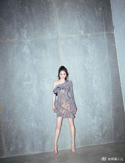 杨幂腾讯星光大赏2017养眼美照写真