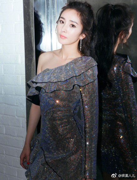 杨幂腾讯星光大赏2017养眼美照写真