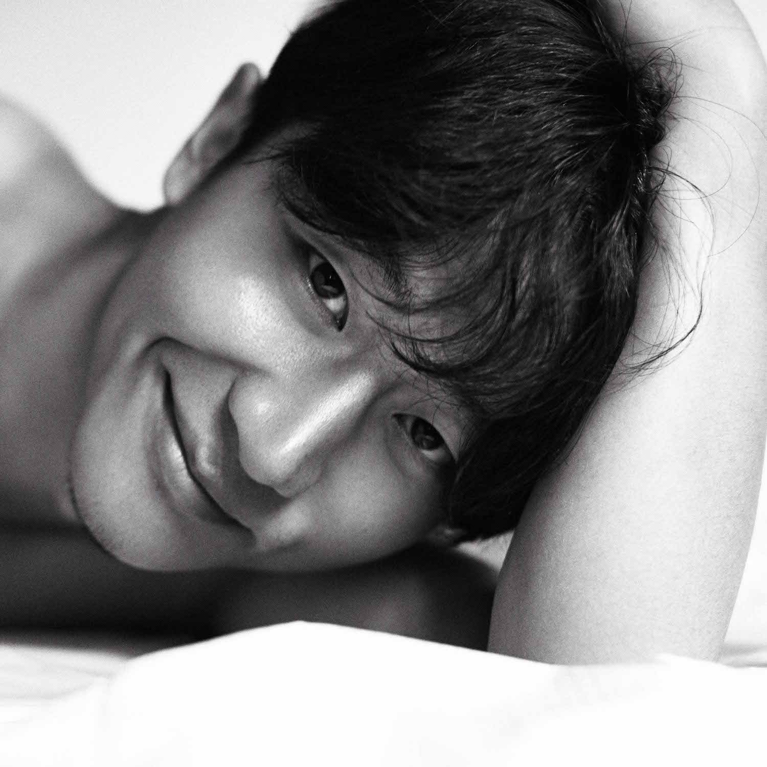 黄轩曝黑白禁欲写真高清大图