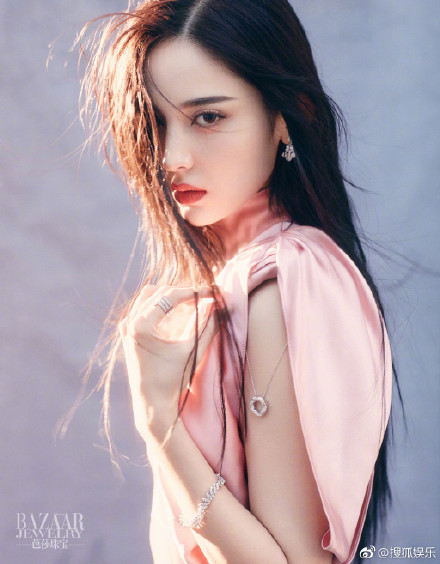 古力娜扎时尚杂志封面写真曝光
