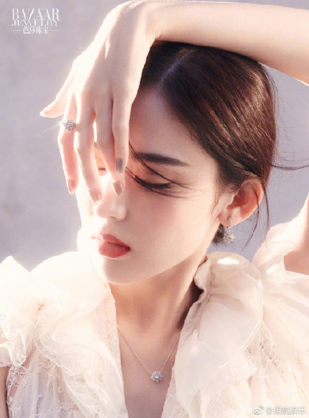 古力娜扎时尚杂志封面写真曝光