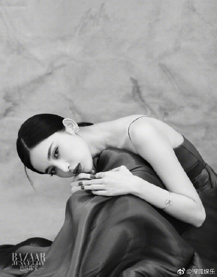 古力娜扎时尚杂志封面写真曝光