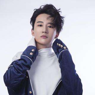 卢卓写真大片曝光 阳刚帅气魅力十足