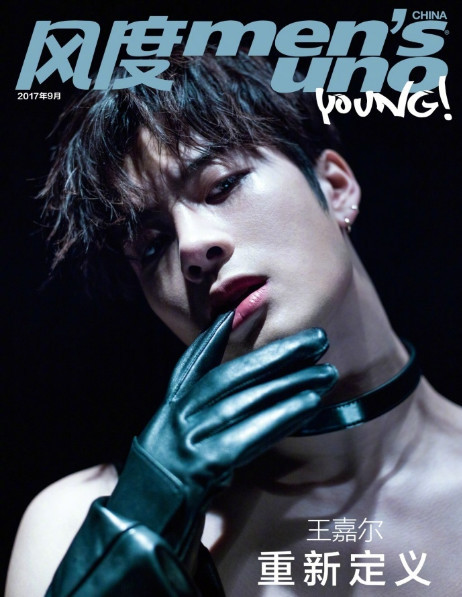 王嘉尔超大肌肉半裸写真