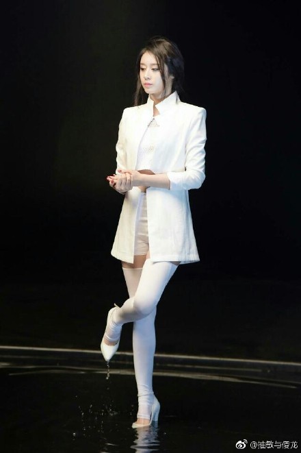 T-ara成员朴智妍性感美艳写真照