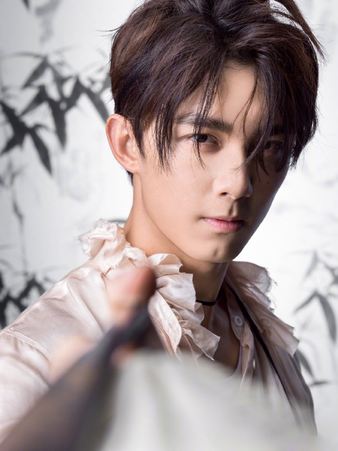 吴磊惊蛰曝水墨古风大片