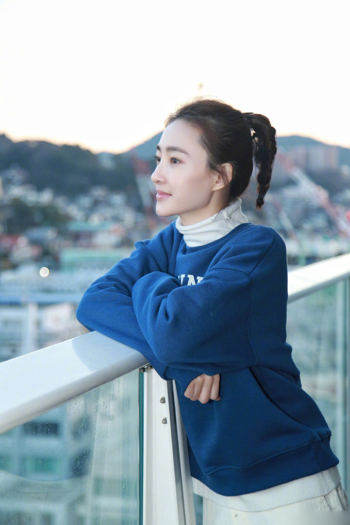 素颜女神王丽坤专业芭蕾舞姿遥望远方写真