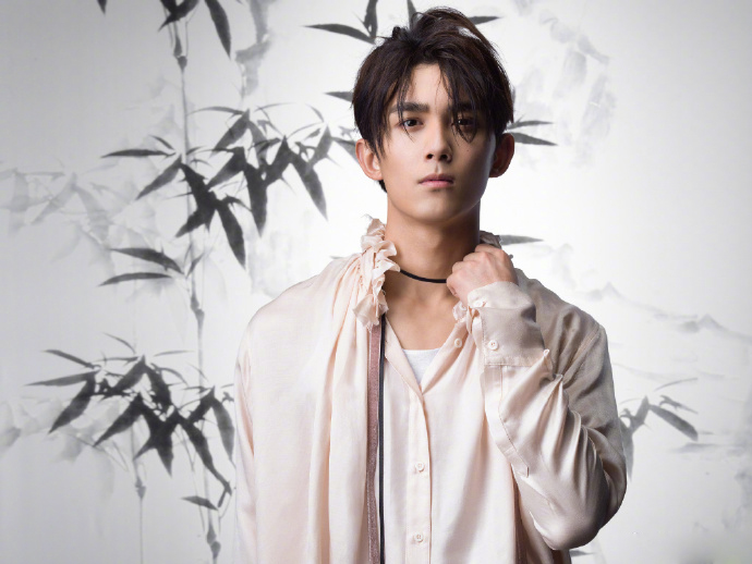 吴磊惊蛰曝水墨古风大片