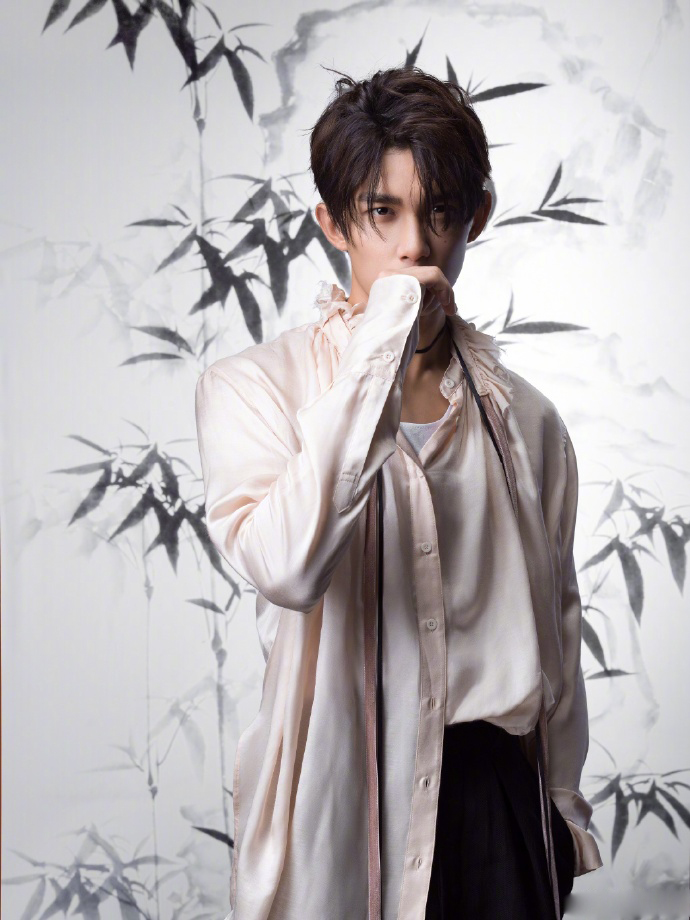 吴磊惊蛰曝水墨古风大片