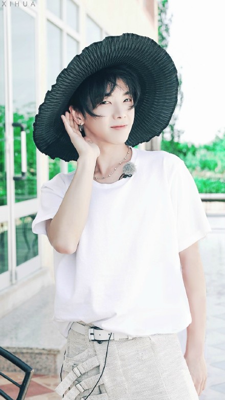 华晨宇旅途的花样清新写真照