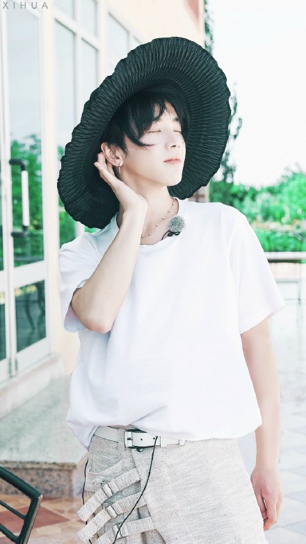 华晨宇旅途的花样清新写真照