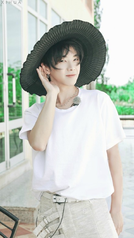 华晨宇旅途的花样清新写真照