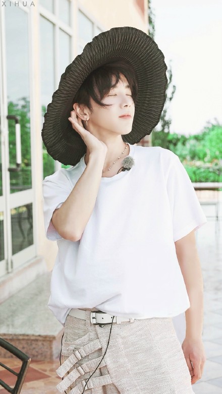 华晨宇旅途的花样清新写真照