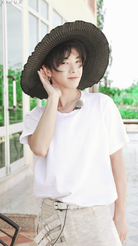 华晨宇旅途的花样清新写真照