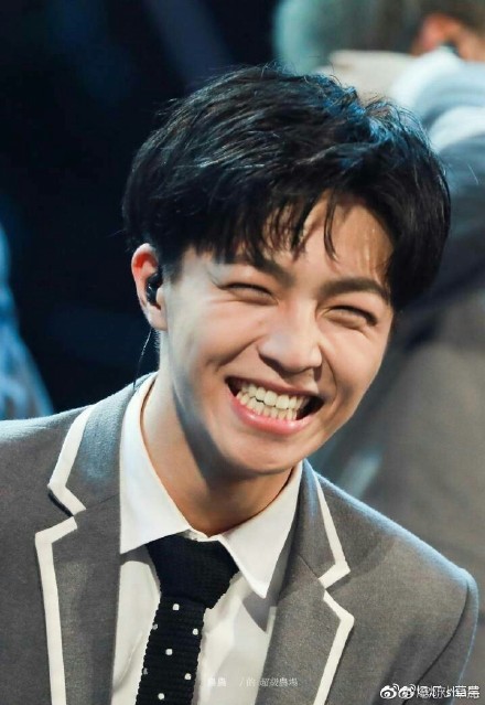 偶像练习生陈立农高清治愈系微笑写真