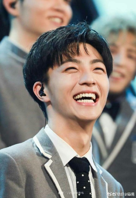 偶像练习生陈立农高清治愈系微笑写真