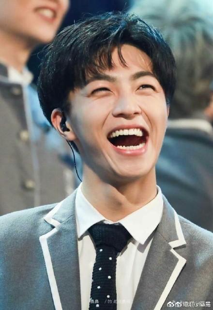 偶像练习生陈立农高清治愈系微笑写真