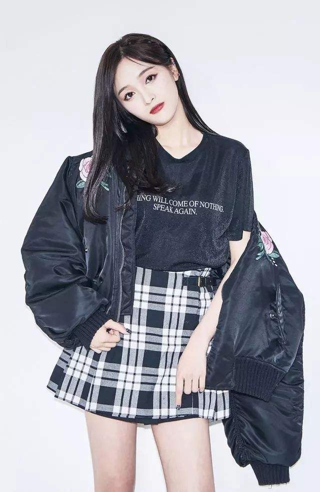 创造101亚军选手 小富婆吴宣仪写真