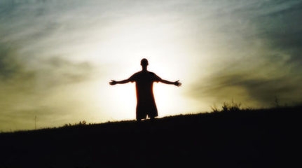 一句话经典语录：人不能作，事不能拖，话不能多。