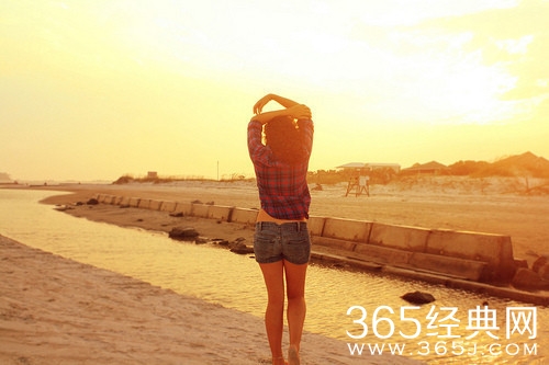 一句话经典语录：人懒惰久了，稍微努力一下，就以为在拼命。