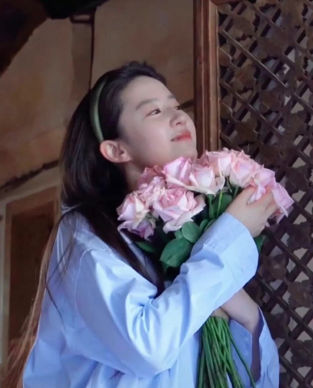 刘亦菲捧花头像高清原图
