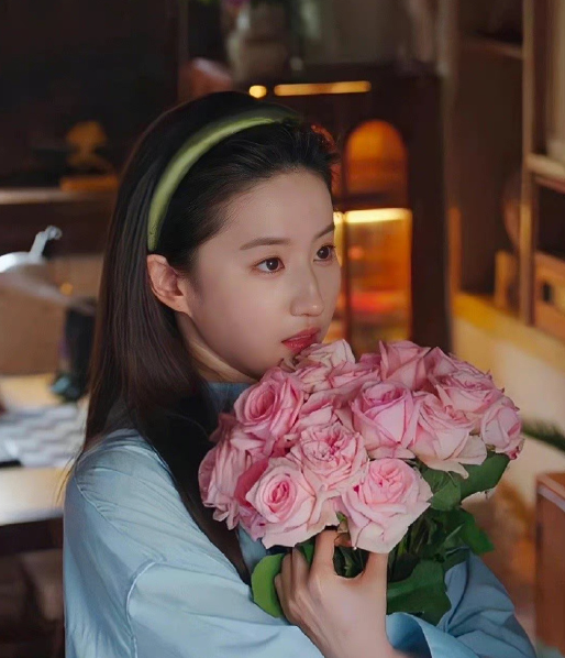 刘亦菲捧花头像大全高清原图分享