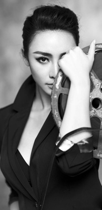 柳岩中性硬朗写真攻气足