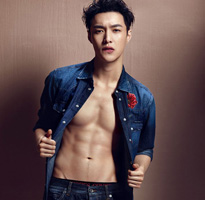 型男张艺兴性感腹肌诱惑