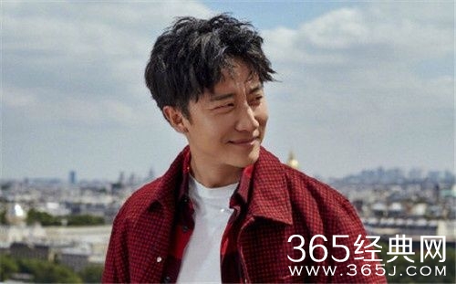 【明星动态大追踪】黄轩与长发美女举止亲密  疑似恋情曝光