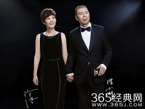 【明星动态大追踪】冯小刚徐帆现身秦皇岛接头，排队买煎饼果子被指接地气