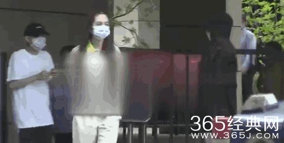 【明星动态大追踪】张一山与神秘女子牵手 宋妍霏发文宣布分手